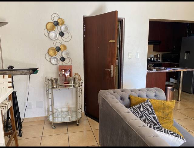 3 BEDROOM TOWNHOUSE FOR SALE IN ORMONDE